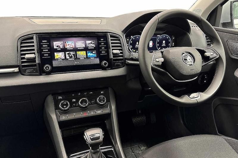 Gebraucht Skoda Karoq SE Drive 110 PS (80 kW) 2024 Silber SUV
