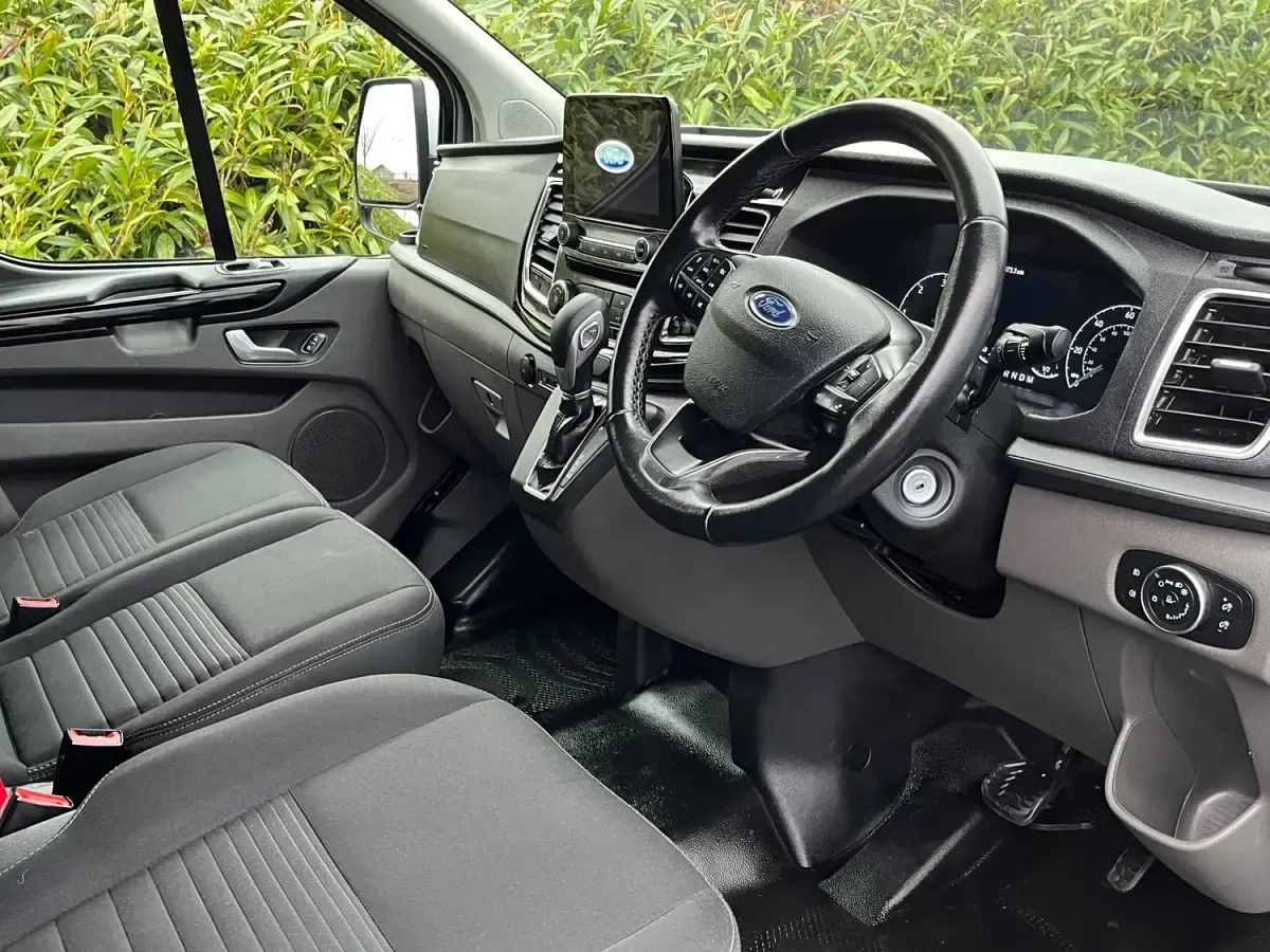 Used Ford Transit Custom Limited 185 HP (136 kW) 2022 Silver Van