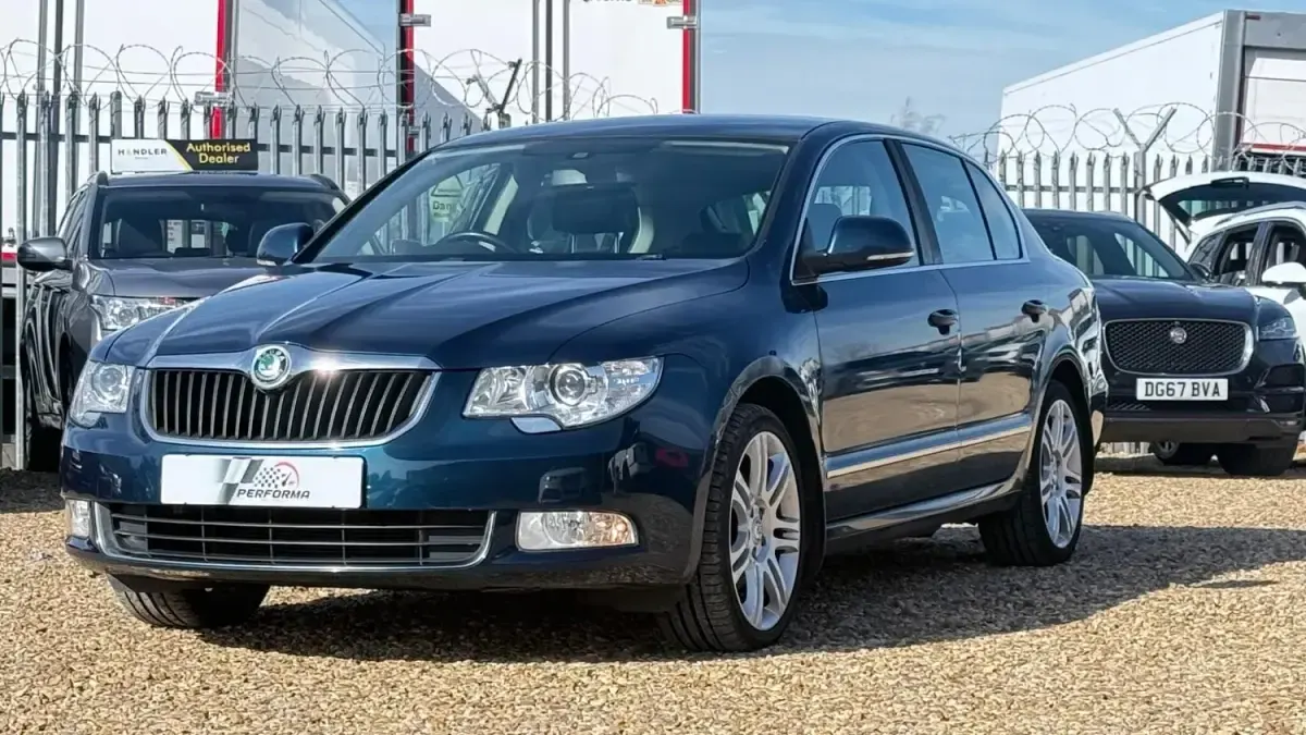Usado Skoda Superb Elegance 170 CV (125 kW) 2012 Azul Utilitario