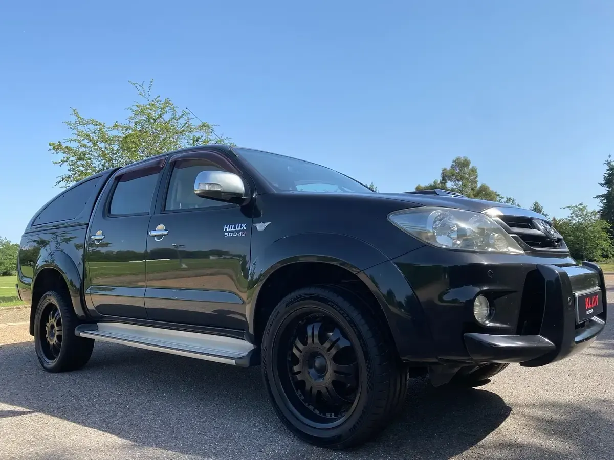 Used Toyota HiLux 130 HP (95 kW) 2007 Black Pickup