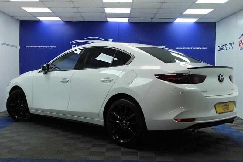 Begagnad Mazda 3 Inclusive 180 HK (132 kW) 2020 Vit Sedan