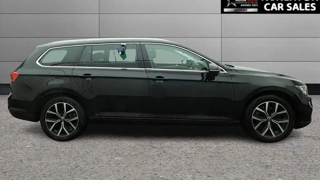 Used VW Passat SEL 150 HP (110 kW) 2021 Black Estate