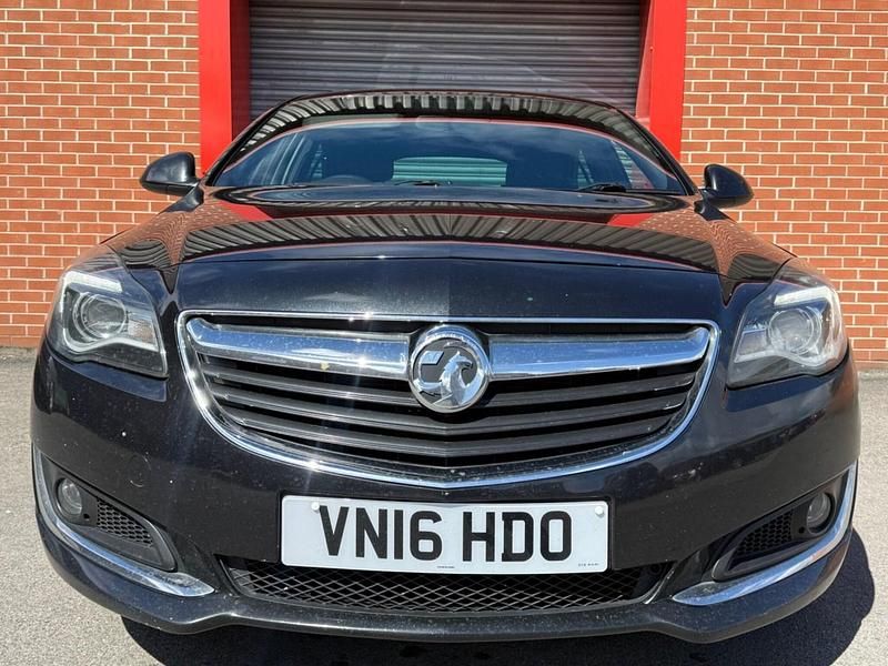 Second-hand Vauxhall Insignia SRi 170 CP (125 kW) 2016 Negru Hatchback
