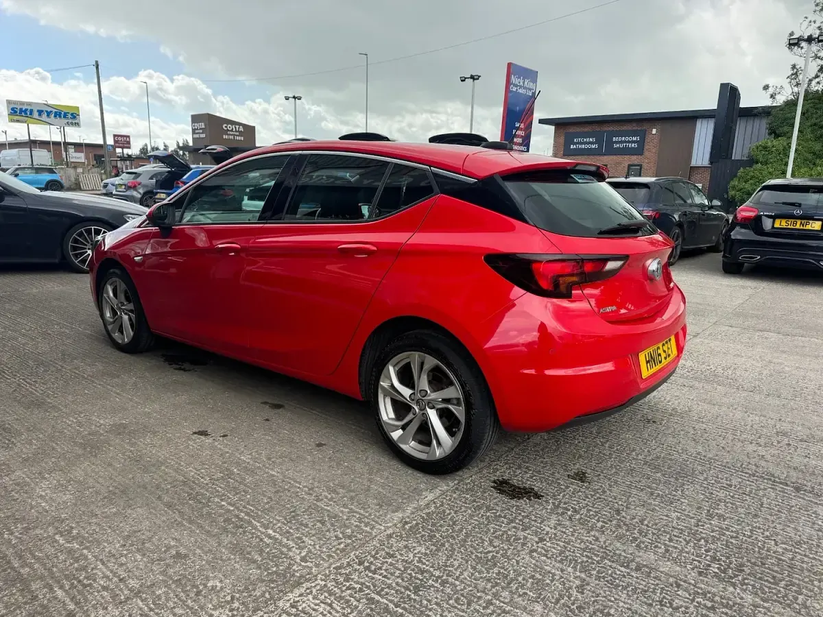 Used Vauxhall Astra SRi 150 HP (110 kW) 2016 Power red Hatchback