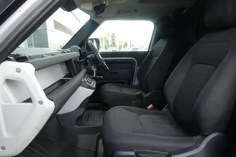 Używany Land Rover Defender 2021 Srebrny SUV