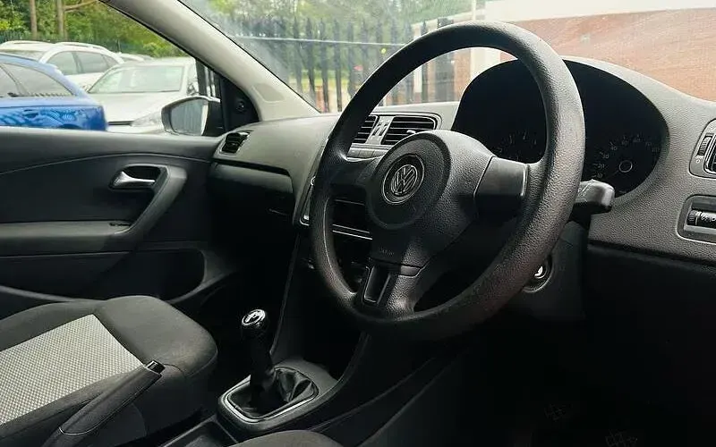 Used VW Polo S 60 HP (44 kW) 2011 Red Hatchback