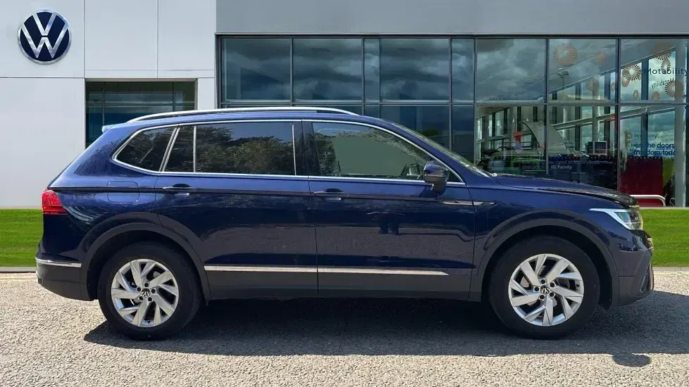 Used VW Tiguan Allspace Life 150 HP (110 kW) 2024 Blue SUV