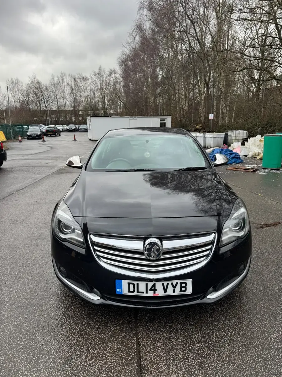 Used Vauxhall Insignia Design Edition 140 HP (102 kW) 2014 Black Hatchback