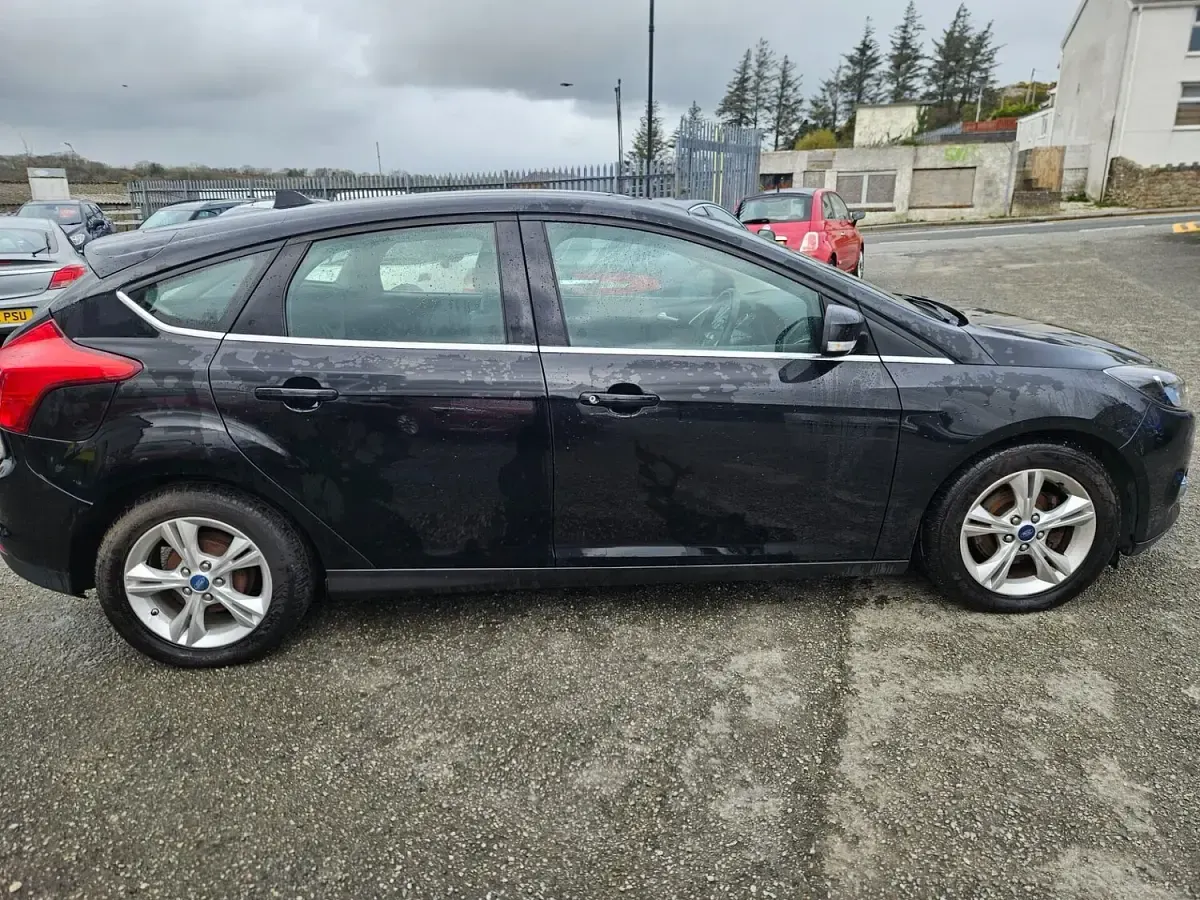 Used Ford Focus Zetec 115 HP (84 kW) 2014 Black Hatchback