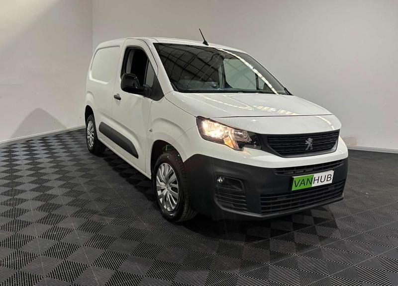 White Used 2022 Peugeot Partner Premium Van | £9,375 (Fair price) - Image 1/4