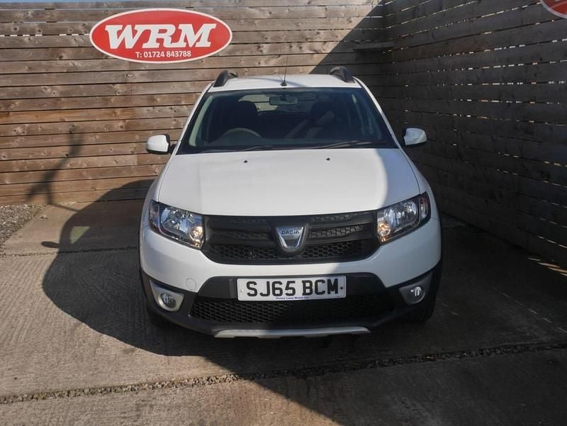Used Dacia Sandero Ambiance 90 HP (66 kW) 2016 White Hatchback