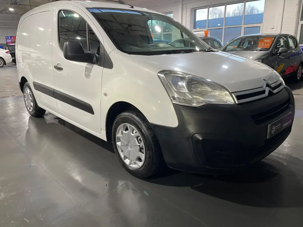 Used Citroën Berlingo 75 HP (55 kW) 2019 White MPV