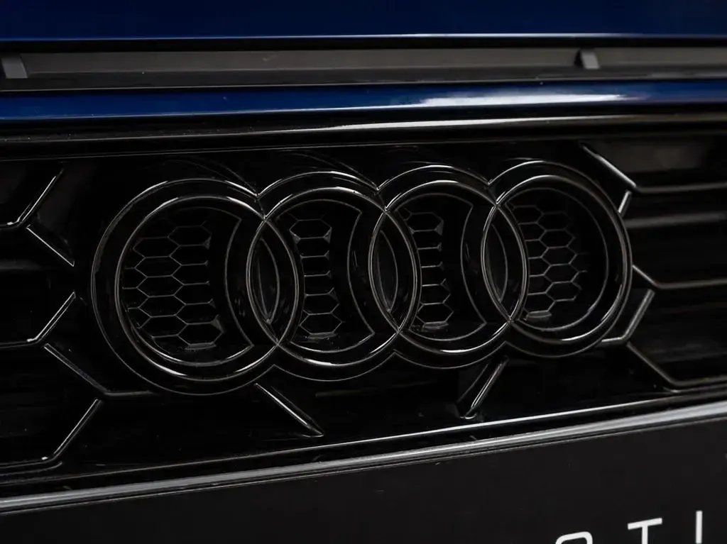 Used Audi A4 Black Edition 150 HP (110 kW) 2023 Blue Sedan
