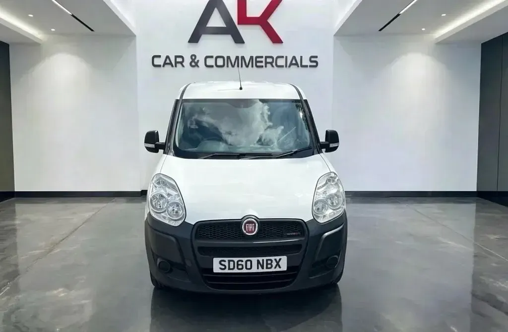 Used Fiat Doblò 90 HP (66 kW) 2010 White MPV