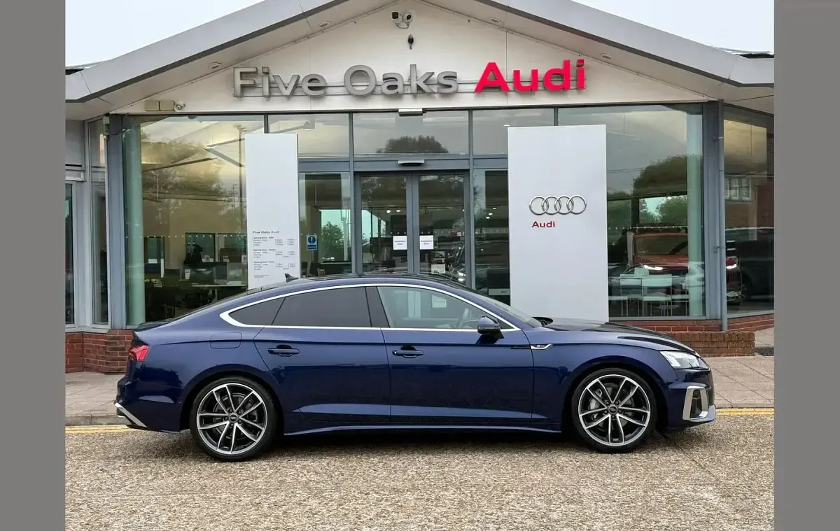 Used Audi A5 S-Line 200 HP (147 kW) 2024 Blue Hatchback