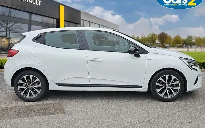 Used Renault Clio Evolution 145 HP (106 kW) 2023 White  Hatchback