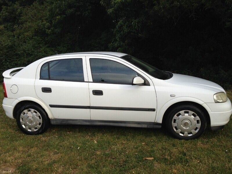 Used 2001 Vauxhall Astra Club Hatchback | £1,000 - Image 1/4