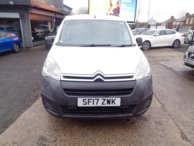 Used Citroën Berlingo 100 HP (73 kW) 2017 White MPV