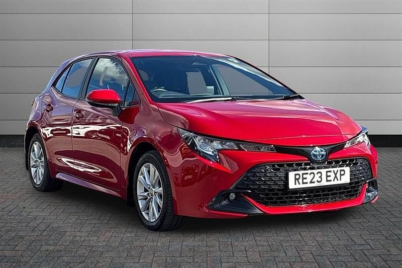 Used Toyota Corolla 140 HP (102 kW) 2023 Red Hatchback