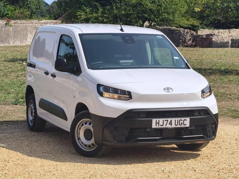 White Used 2024 Toyota Proace Active Van | £17,300 (Good price) - Image 1/4