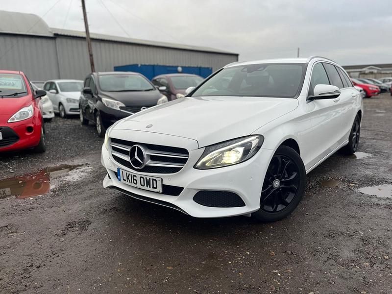 Used Mercedes C200 136 HP (100 kW) 2016 White Estate