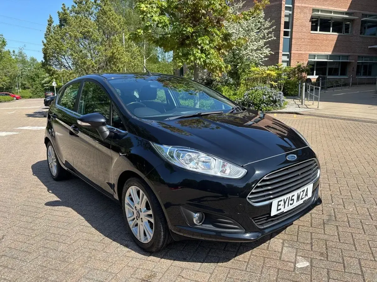 Used Ford Fiesta Zetec 75 HP (55 kW) 2015 Black Hatchback