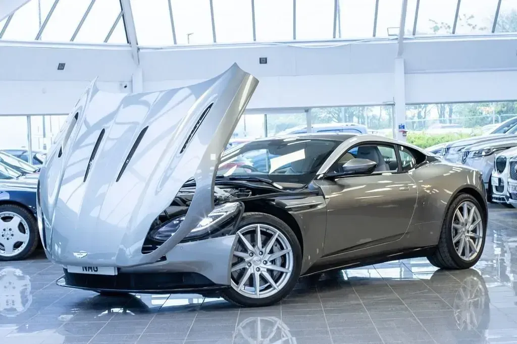 Used Aston Martin DB11 608 HP (447 kW) 2017 Silver Coupe