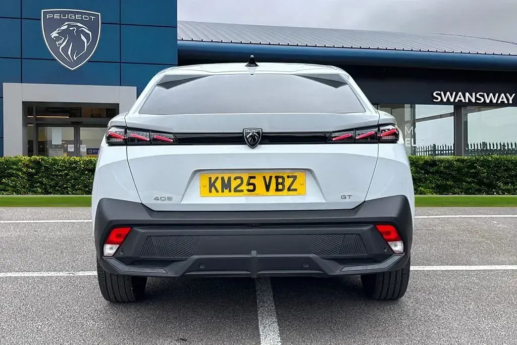 Usado Peugeot 408 GT 134 CV (98 kW) 2025 Blanco SUV