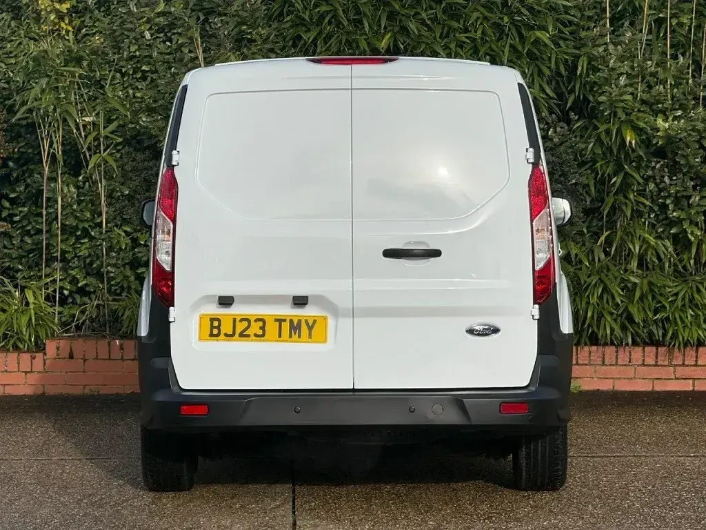 Second-hand Ford Transit Connect 100 CP (73 kW) 2023 Alb Monovolum