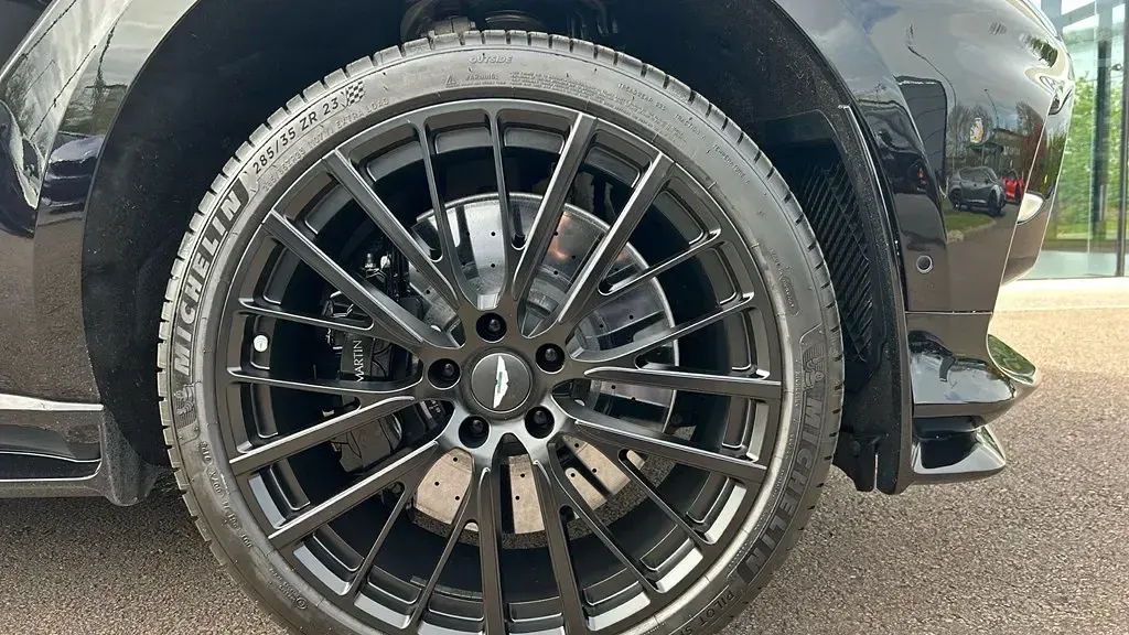 Usado Aston Martin DBX 707 2024 Negro SUV