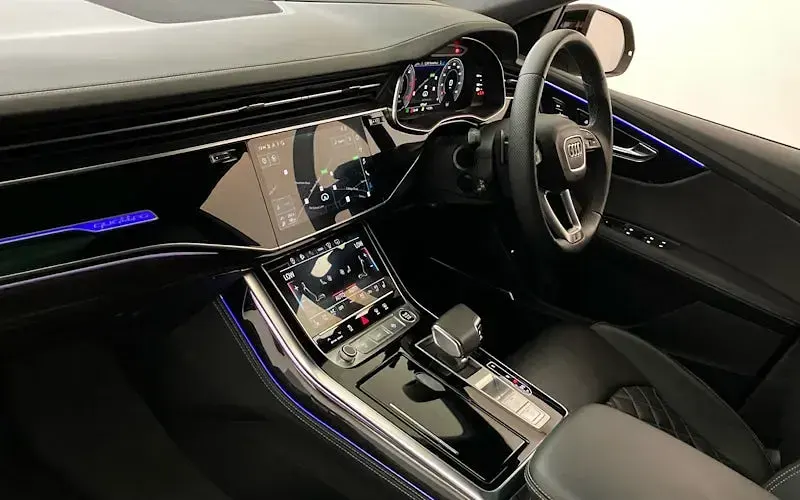 Used Audi Q8 Advanced 286 HP (210 kW) 2023 Grey SUV