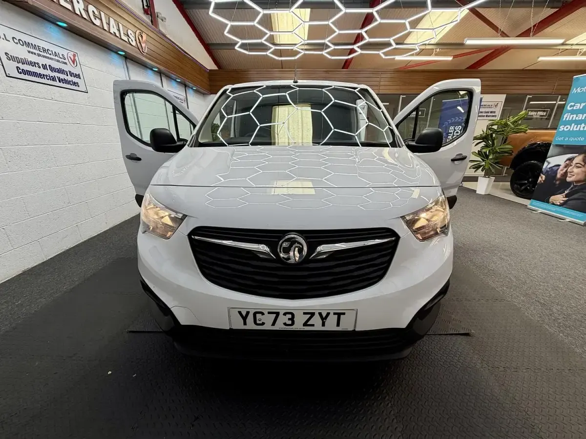 Used Vauxhall Combo S 100 HP (73 kW) 2023 White MPV