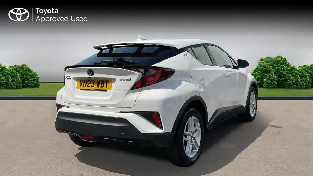 Used Toyota C-HR 122 HP (89 kW) 2023 White SUV