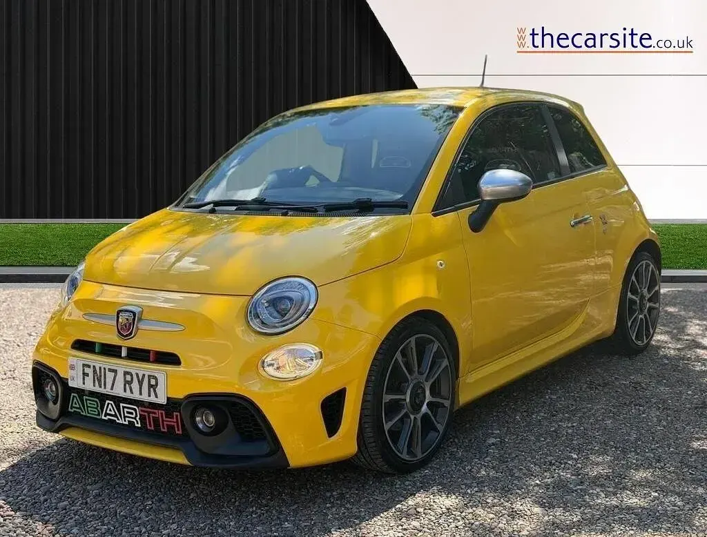 Used Abarth 595 Turismo 165 HP (121 kW) 2017 Yellow Hatchback
