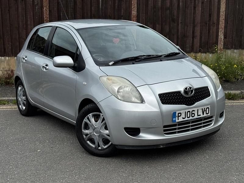 Silver Used 2006 Toyota Yaris T3 Hatchback | £2,995 (Fair price) - Image 1/4