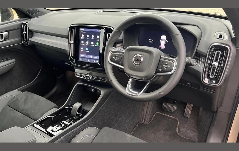 Usado Volvo XC40 Plus 161 HP (118 kW) 2025 Other SUV