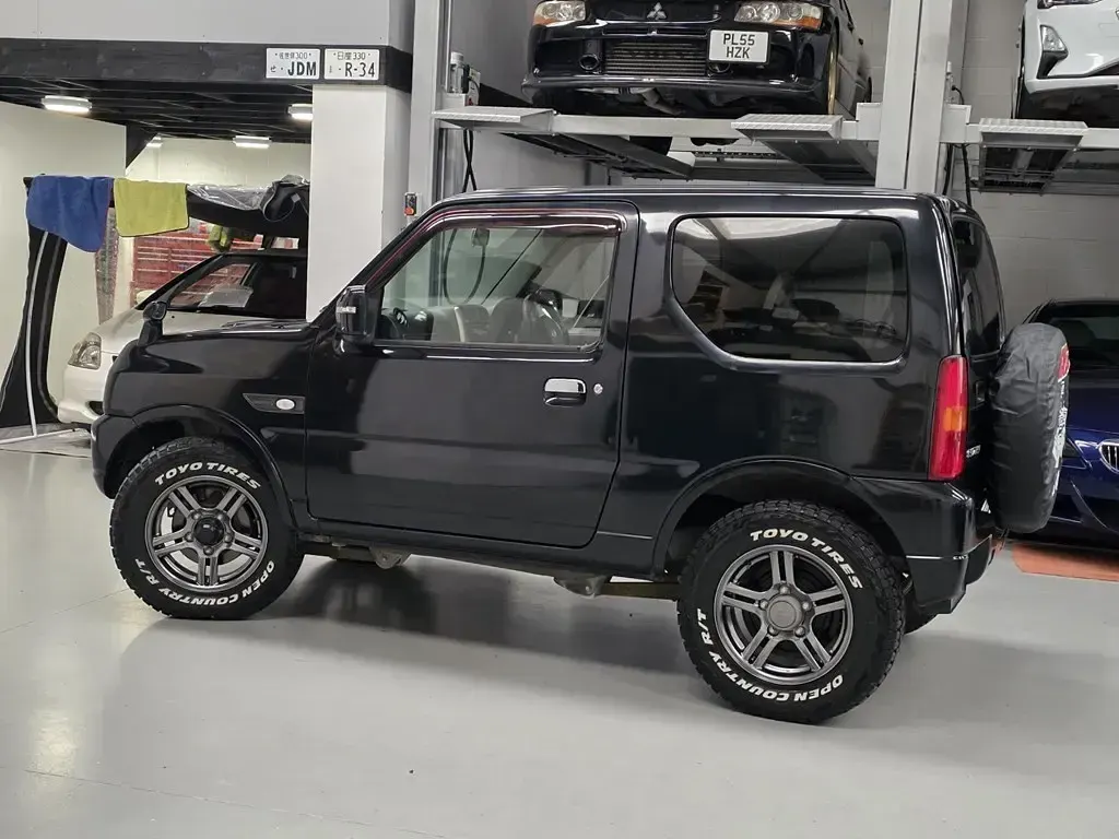 Used Suzuki Jimny 85 HP (62 kW) 2015 Black SUV