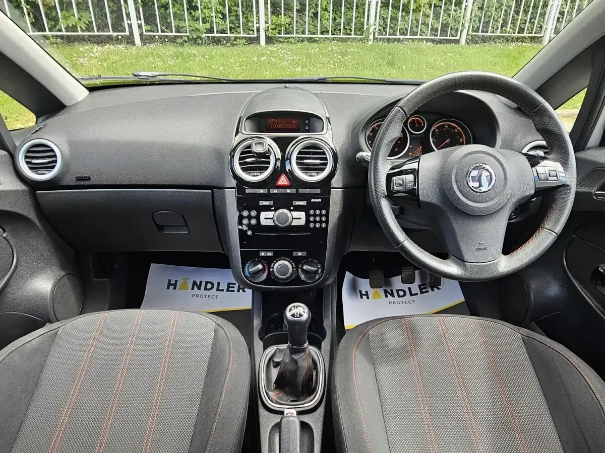 Używany Vauxhall Corsa 2014 Srebrny Hatchback