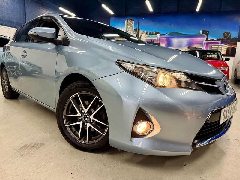 Blue Used 2014 Toyota Auris Plus Hatchback | £6,295 (Fair price) - Image 1/3