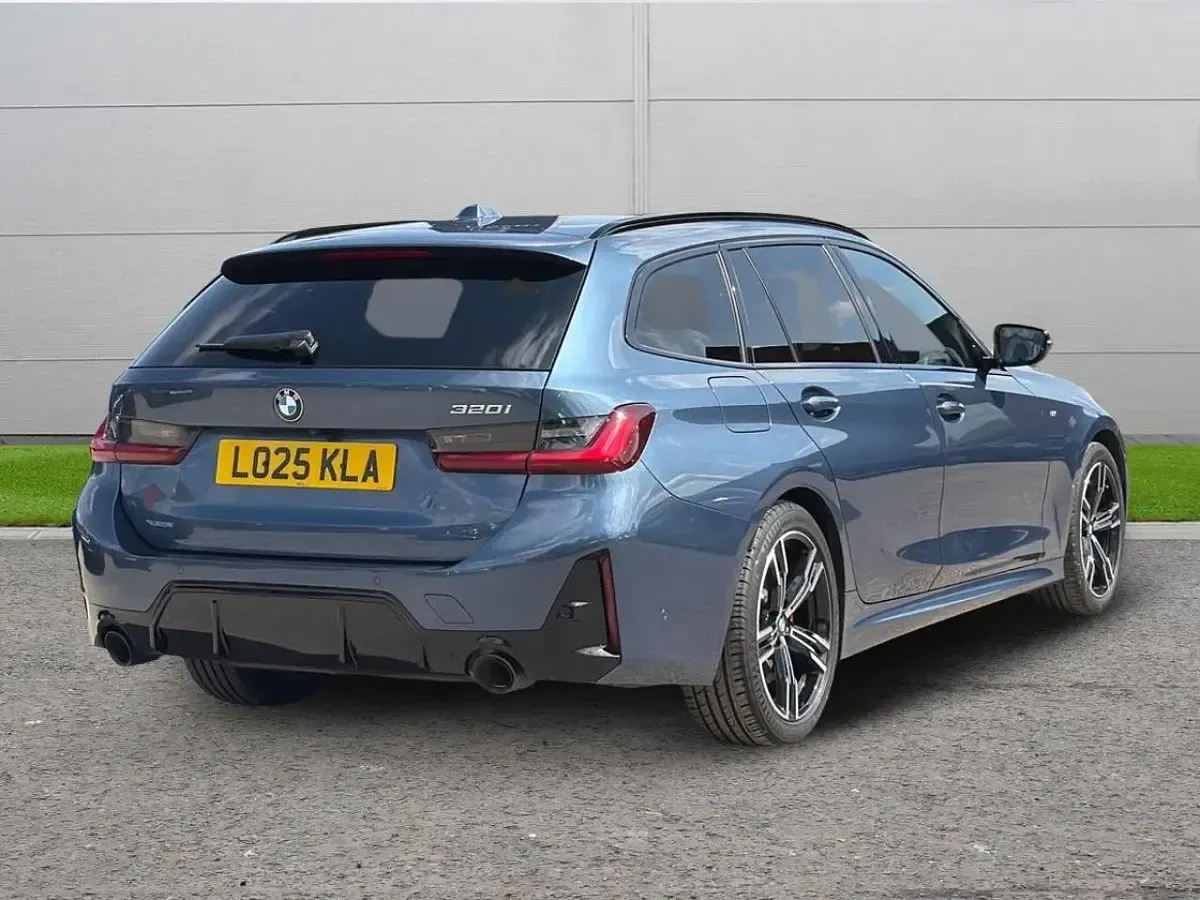 Used BMW 320 M Sport 181 HP (133 kW) 2025 Blue Estate