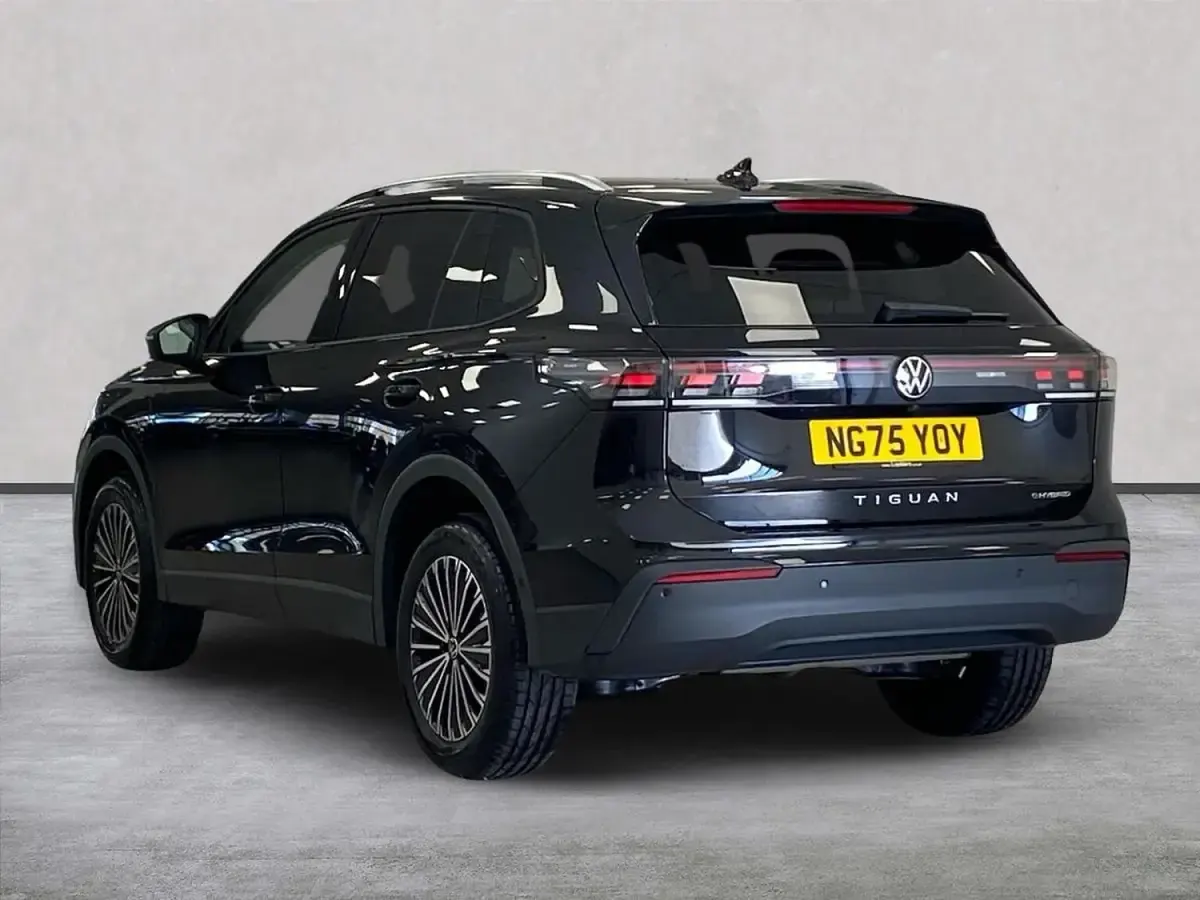 Second-hand VW Tiguan Match 204 CP (150 kW) 2026 Negru SUV