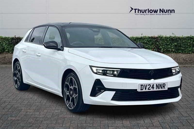 White Used 2024 Vauxhall Astra Ultimate Hatchback | £18,800 (Good price) - Image 1/4