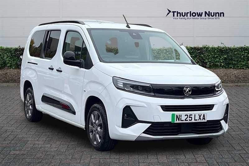 White Used 2025 Vauxhall Combo Ultimate MPV | £18,500 (Expensive) - Image 1/4