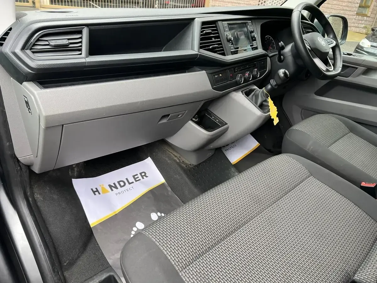 Used VW Transporter Highline 148 HP (108 kW) 2021 Grey Van