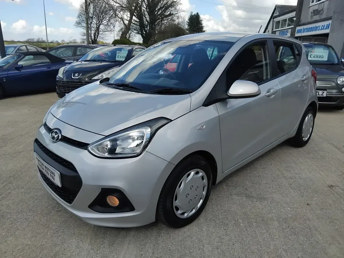 Used Hyundai i10 SE 87 HP (63 kW) 2015 Silver Hatchback