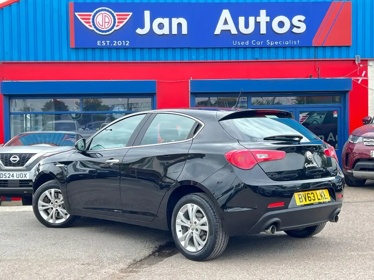 Used Alfa Romeo Giulietta Lusso 2013 Black Hatchback
