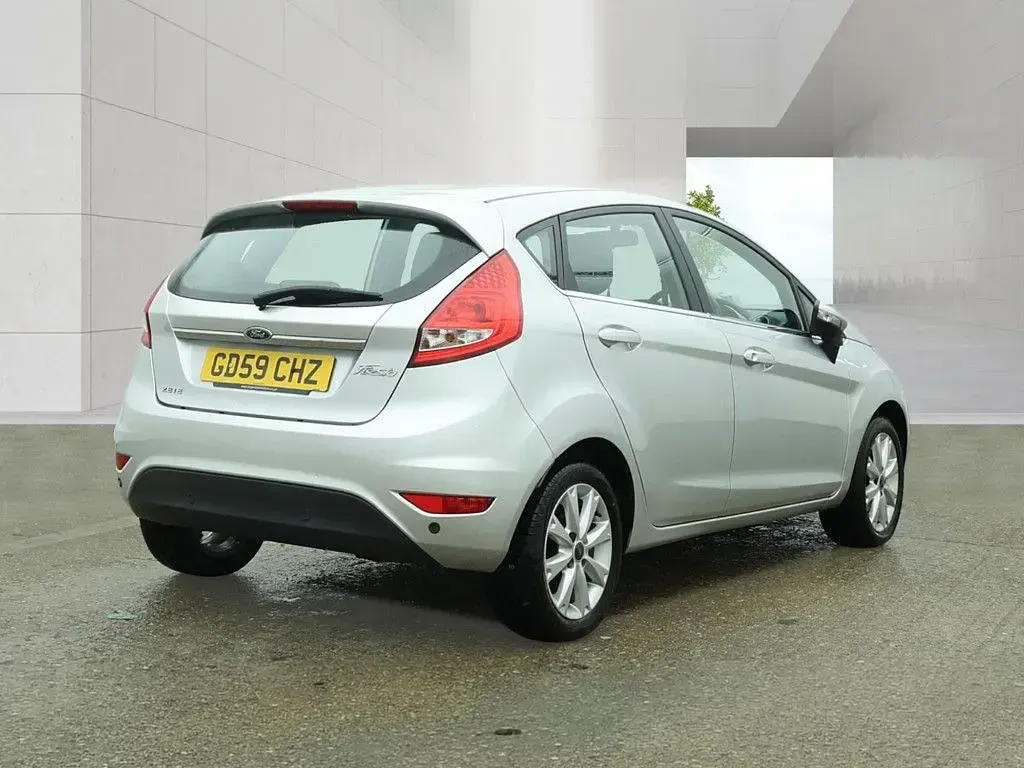Used Ford Fiesta Zetec 96 HP (70 kW) 2010 Silver Hatchback