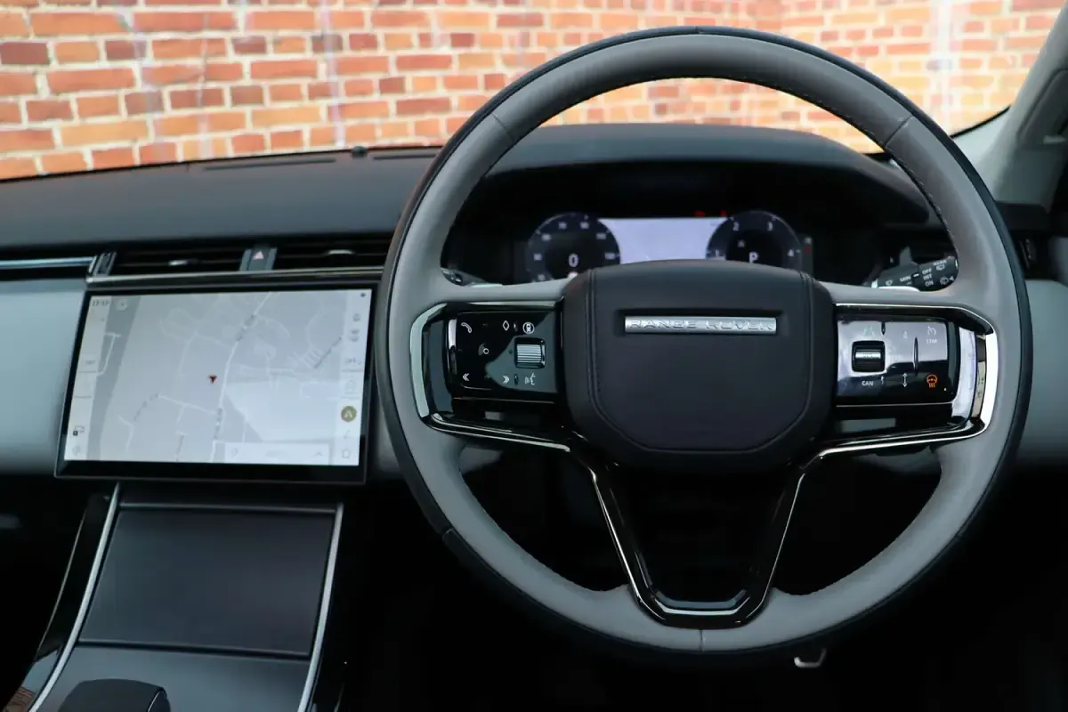 Used Land Rover Range Rover Velar HSE Dynamic 204 HP (150 kW) 2025 Black SUV