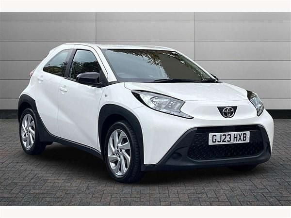 Pure white Used 2023 Toyota Aygo PURE Hatchback | £11,495 (Fair price) - Image 1/3