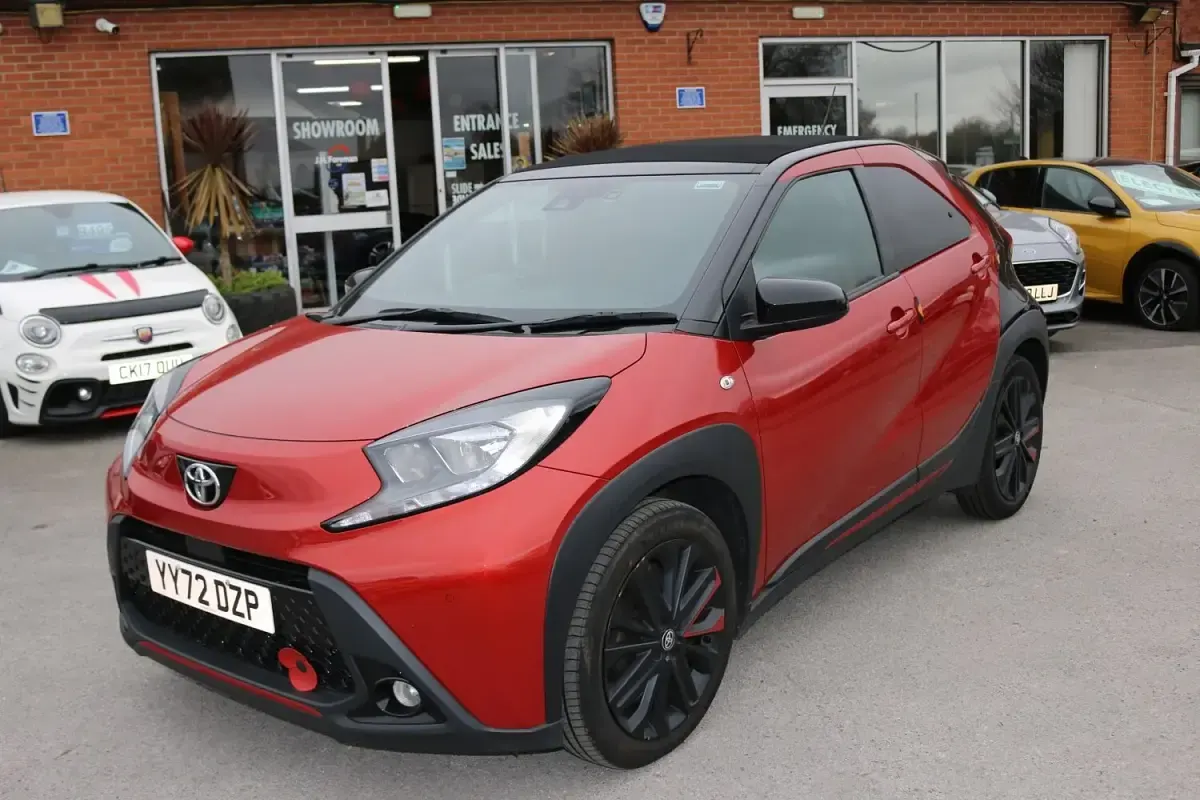 Używany Toyota Aygo X Edition 72 KM (52 kW) 2022 Czerwony SUV